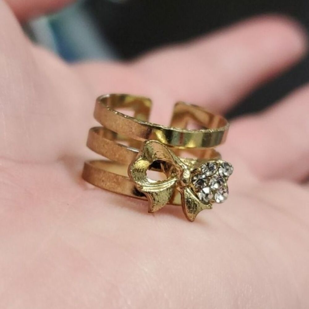 Gold tone bow ring adjustable - Picture 1 of 10